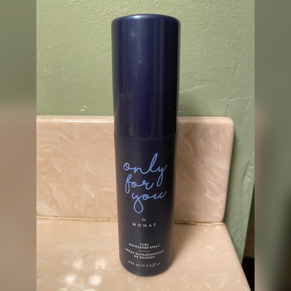 Monat Curl refresher spray